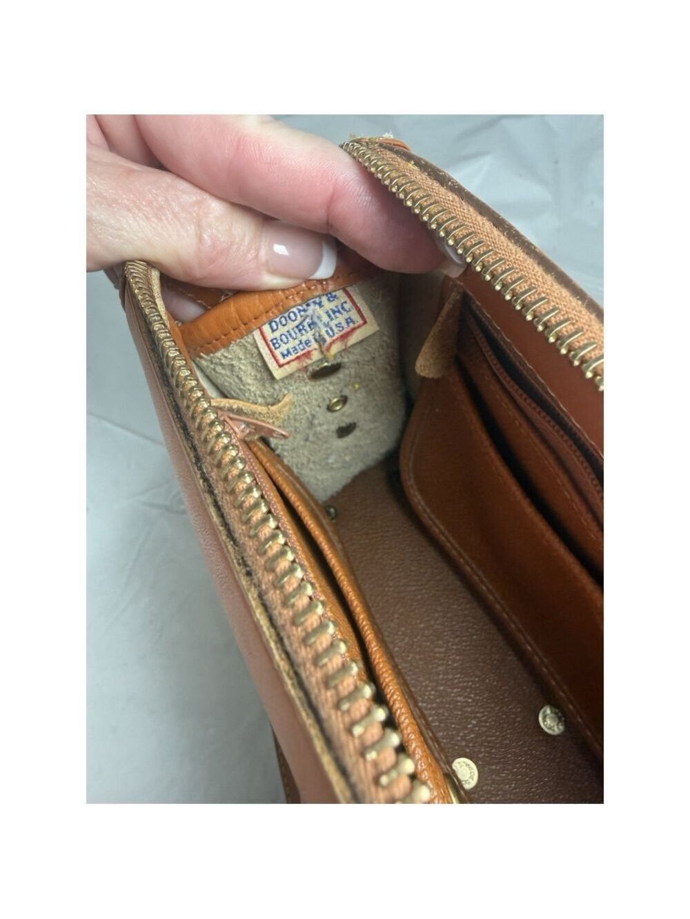VTG Dooney & Bourke All Weather Leather Taupe Zip top Crossbody Bag Purse - Picture 6 of 15